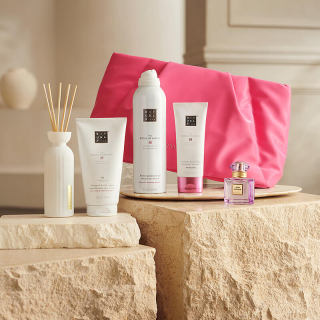 The Ritual of Sakura Large Gift Set 2026 sfeer