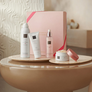 The Ritual of Sakura Medium Gift Set 2026 sfeer The Ritual of Sakura Medium Gift Set 2026 sfeer