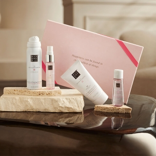 The Ritual of Sakura Small Gift Set 2026 sfeer